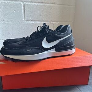 Nike Men's Black and White Athletic Shoes